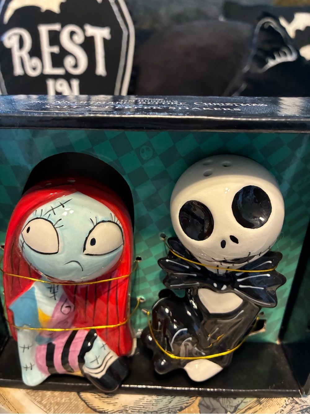 Disney The Nightmare Before Christmas Black and White Salt & Pepper Shakers NEW - Picture 5 of 7